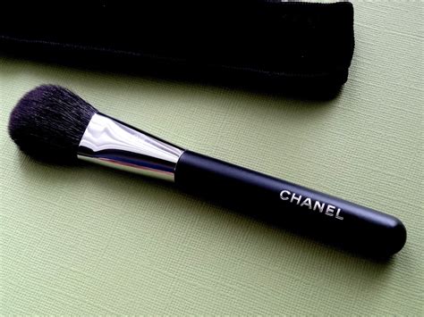 blush brush chanel